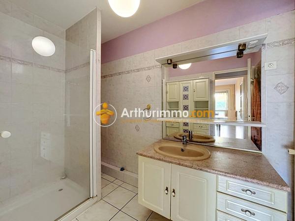 Vente                                                      Appartement
                        
                     4 pièces                      79 m2                     à La Verpillière