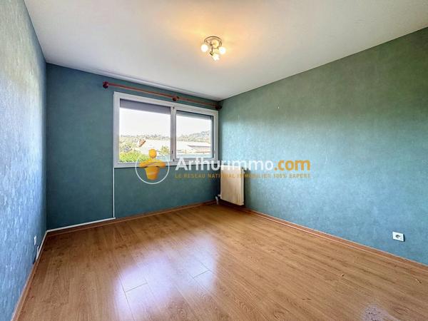Vente                                                      Appartement
                        
                     4 pièces                      79 m2                     à La Verpillière