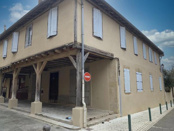 Dpt Gers (32), à vendre MASSEUBE appartement T4 - 150 M² EN REZ-DE-CHAUSSEE- 3 CHAMBRES - GARAGE ATTENANT 130 M²
