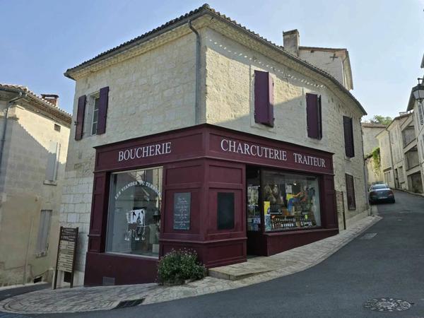 En plein coeur d'Aubeterre Bâtisse avec local commercial et appartement
