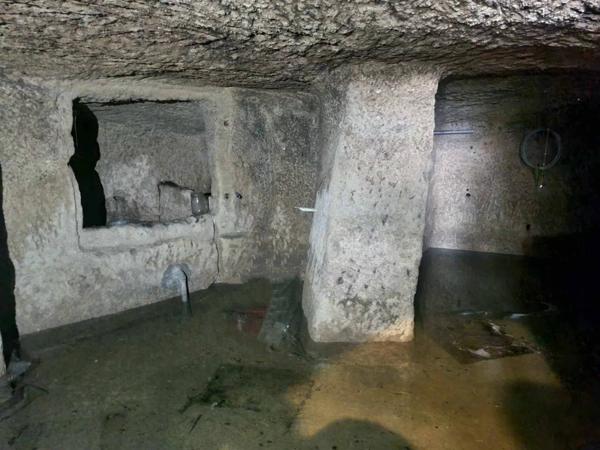 En plein coeur d'Aubeterre Bâtisse avec local commercial et appartement