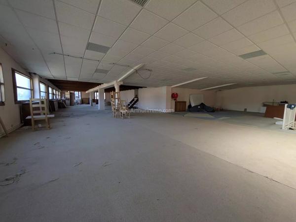 Vente                                                      Local commercial
                        
                                         680 m2                     à Liffol-le-Grand