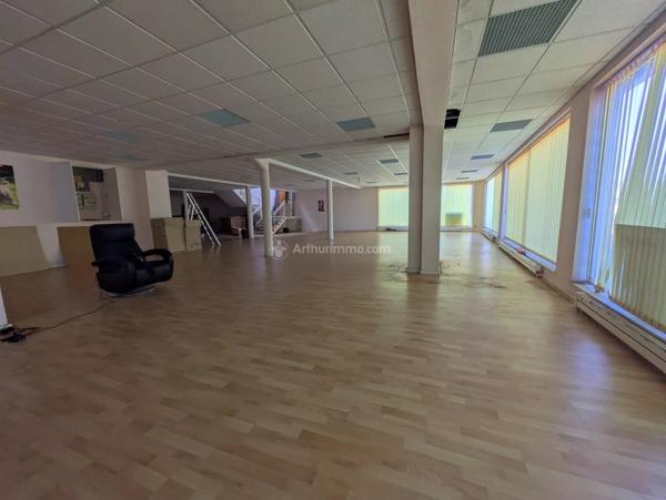 Vente                                                      Local commercial
                        
                                         680 m2                     à Liffol-le-Grand