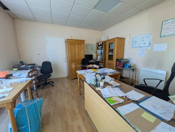 Vente                                                      Local commercial
                        
                                         680 m2                     à Liffol-le-Grand