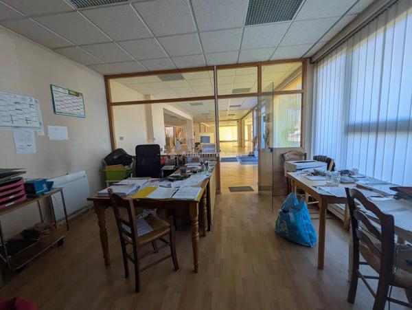 Vente                                                      Local commercial
                        
                                         680 m2                     à Liffol-le-Grand