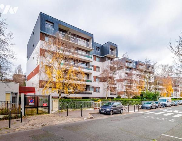 COURBEVOIE BECON - 2 PIECES. 55 m². DERNIER ETAGE + BALCON.  