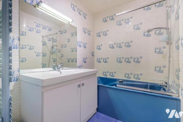 COURBEVOIE BECON - 2 PIECES. 55 m². DERNIER ETAGE + BALCON.  