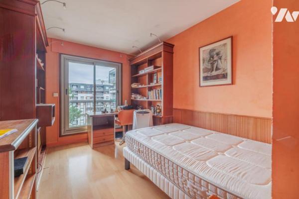 COURBEVOIE BECON - 2 PIECES. 55 m². DERNIER ETAGE + BALCON.  