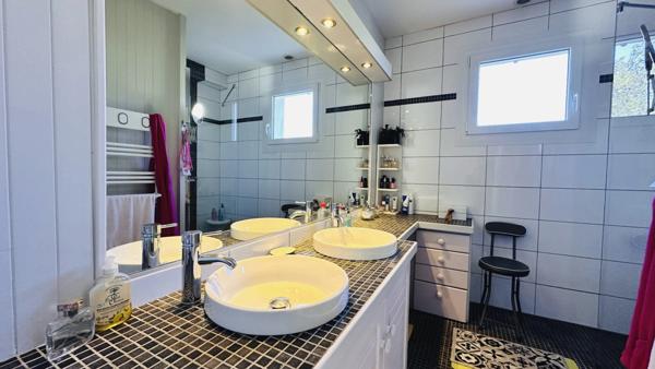 À vendre – Superbe maison traditionnelle idéalement située à Crozon, à deux pas du centre-ville et de toutes ses commodités.