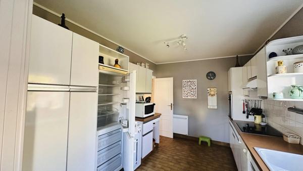 À vendre – Superbe maison traditionnelle idéalement située à Crozon, à deux pas du centre-ville et de toutes ses commodités.