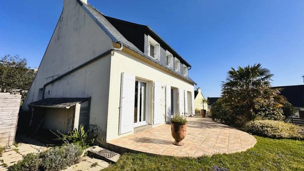À vendre – Superbe maison traditionnelle idéalement située à Crozon, à deux pas du centre-ville et de toutes ses commodités.