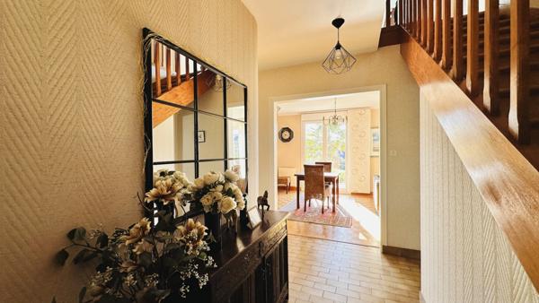 À vendre – Superbe maison traditionnelle idéalement située à Crozon, à deux pas du centre-ville et de toutes ses commodités.