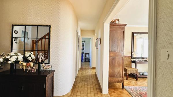 À vendre – Superbe maison traditionnelle idéalement située à Crozon, à deux pas du centre-ville et de toutes ses commodités.