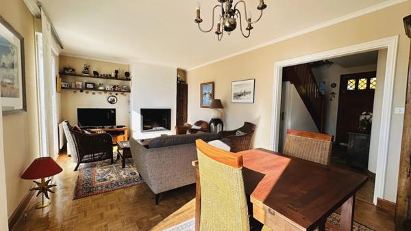 À vendre – Superbe maison traditionnelle idéalement située à Crozon, à deux pas du centre-ville et de toutes ses commodités.