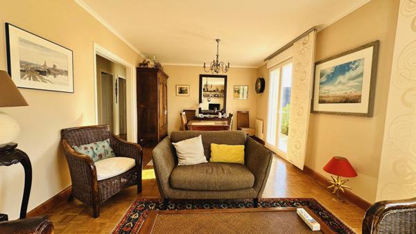 À vendre – Superbe maison traditionnelle idéalement située à Crozon, à deux pas du centre-ville et de toutes ses commodités.