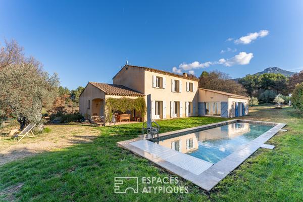 Mas provençal contemporain éco-responsable avec piscine