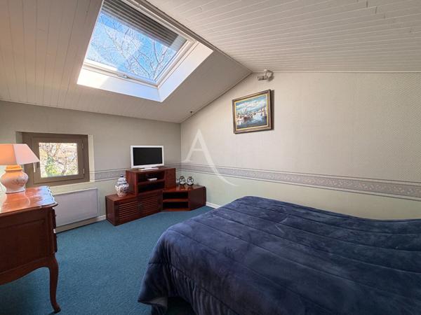 PROPRIETE DE 220M2 AVEC PISCINE SUR 3388M2 DE TERRAIN DEPENDANCE GARAGE ATELIER