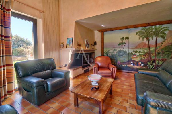 PROPRIETE DE 220M2 AVEC PISCINE SUR 3388M2 DE TERRAIN DEPENDANCE GARAGE ATELIER