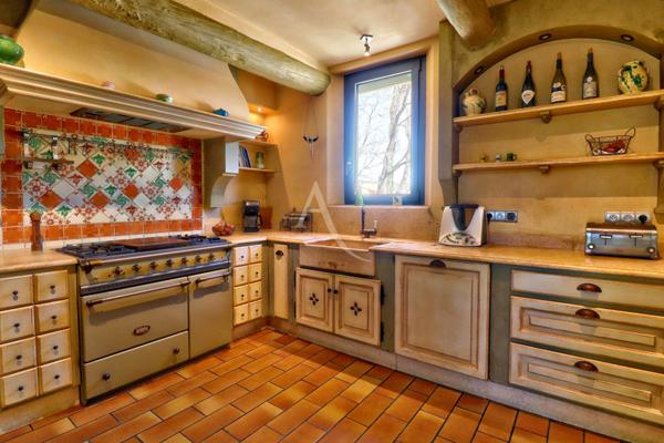 PROPRIETE DE 220M2 AVEC PISCINE SUR 3388M2 DE TERRAIN DEPENDANCE GARAGE ATELIER