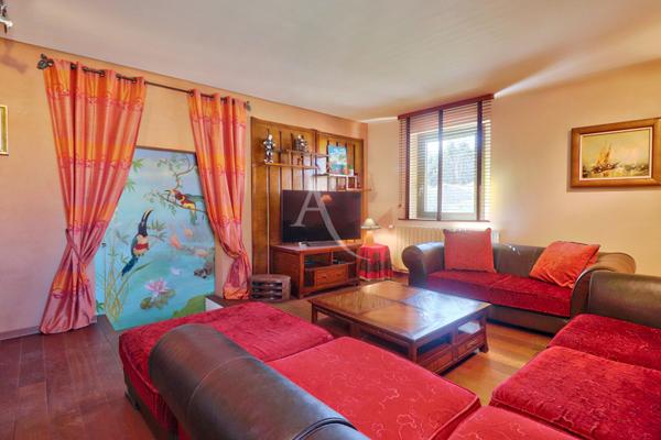 PROPRIETE DE 220M2 AVEC PISCINE SUR 3388M2 DE TERRAIN DEPENDANCE GARAGE ATELIER