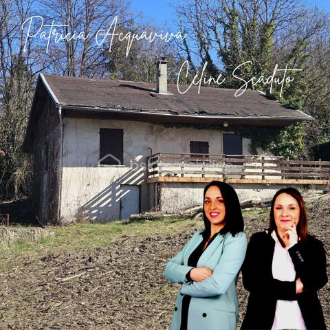 Sur la commune prisée de Saint Martin d’Uriage, découvrez une opportunité rare de rénover une maison selon vos envies, avec le soutien de deux conseillère en immobilier, Patricia Acquaviva (EI) et Céline Scaduto (EI). Cette maison, entièrement à rénover, est déjà pensée et conçue par un architecte, offrant ainsi un projet sur mesure qui répondra à vos attentes.

Implantée sur un terrain spacieux de 917 m², cette propriété offre un cadre idéal pour une rénovation qui saura sublimer son potentiel tout en respectant vos besoins et vos goûts personnels.

Il est à noter que les plans proposés ne sont pas définitifs et peuvent être modifiés selon vos souhaits. Que vous soyez à la recherche d’une transformation totale ou d’une adaptation plus légère. 

Cette maison, pleine de potentiel, vous offre une occasion unique de réaliser un projet immobilier personnalisé dans un cadre agréable et recherché. Venez découvrir ce bien avec Patricia Acquaviva et Céline Scaduto, qui sauront vous accompagner tout au long de ce processus de rénovation.