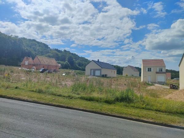 À Auneuil, bâtissez votre maison dans un cadre paisible, proche de tout !