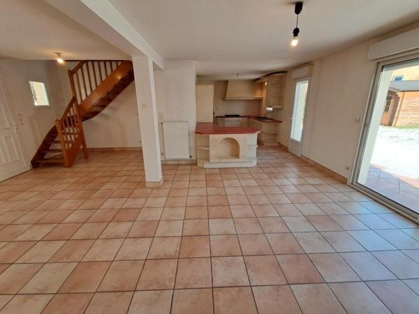 Maison à MONCE-EN-BELIN, 72230 - 5 pièces 120m²