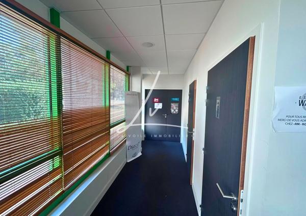 CAEN – ENSEMBLE IMMOBILIER PROFESSIONNEL DE PLAIN PIEDS – ENV. 600 M²