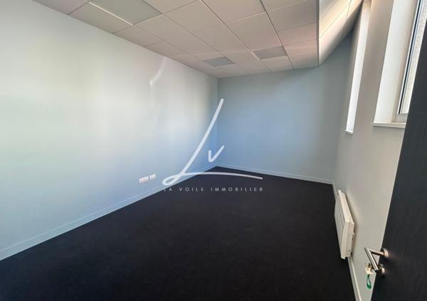 CAEN – ENSEMBLE IMMOBILIER PROFESSIONNEL DE PLAIN PIEDS – ENV. 600 M²