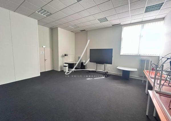CAEN – ENSEMBLE IMMOBILIER PROFESSIONNEL DE PLAIN PIEDS – ENV. 600 M²