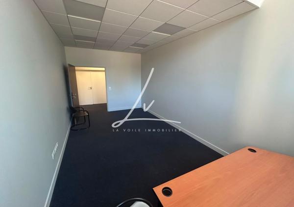 CAEN – ENSEMBLE IMMOBILIER PROFESSIONNEL DE PLAIN PIEDS – ENV. 600 M²
