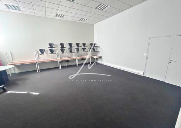 CAEN – ENSEMBLE IMMOBILIER PROFESSIONNEL DE PLAIN PIEDS – ENV. 600 M²