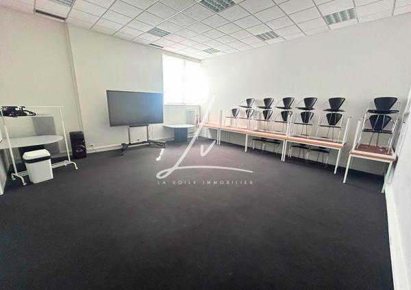 CAEN – ENSEMBLE IMMOBILIER PROFESSIONNEL DE PLAIN PIEDS – ENV. 600 M²