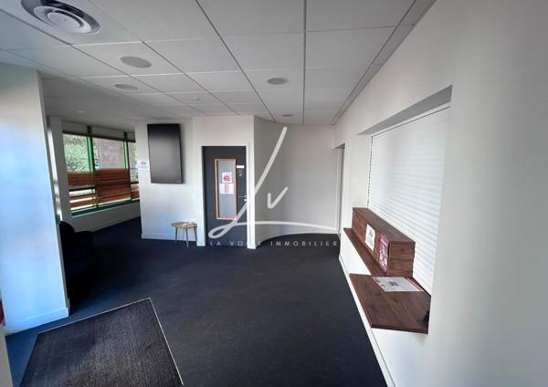CAEN – ENSEMBLE IMMOBILIER PROFESSIONNEL DE PLAIN PIEDS – ENV. 600 M²