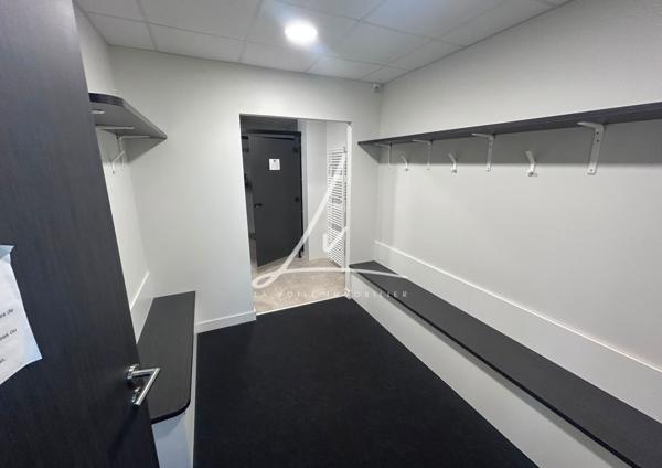 CAEN – ENSEMBLE IMMOBILIER PROFESSIONNEL DE PLAIN PIEDS – ENV. 600 M²