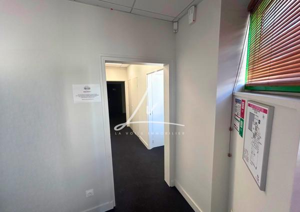 CAEN – ENSEMBLE IMMOBILIER PROFESSIONNEL DE PLAIN PIEDS – ENV. 600 M²
