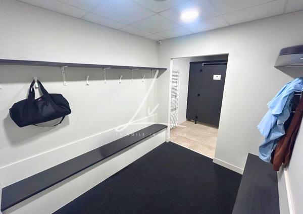 CAEN – ENSEMBLE IMMOBILIER PROFESSIONNEL DE PLAIN PIEDS – ENV. 600 M²