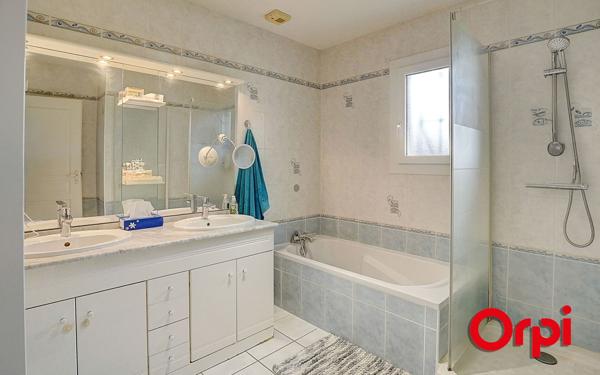 Maison à vendre    6 pièces •  Bourgoin-Jallieu