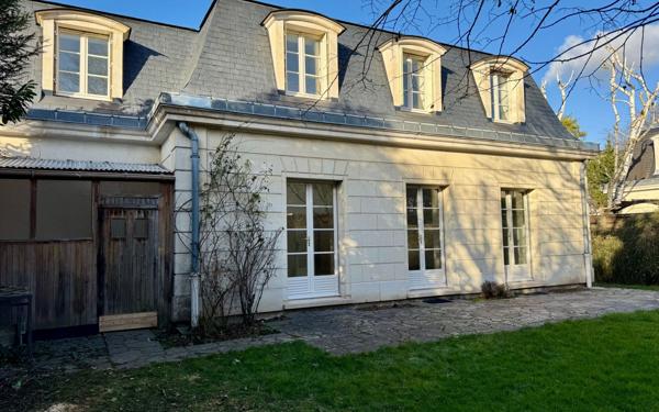 Maison à louer    5 pièces •  Versailles