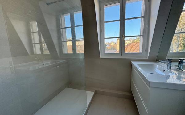 Maison à louer    5 pièces •  Versailles