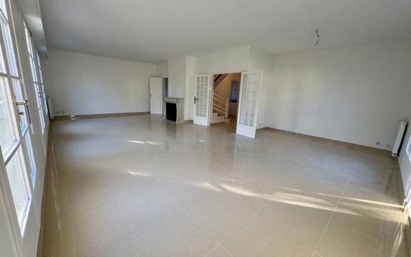 Maison à louer    5 pièces •  Versailles