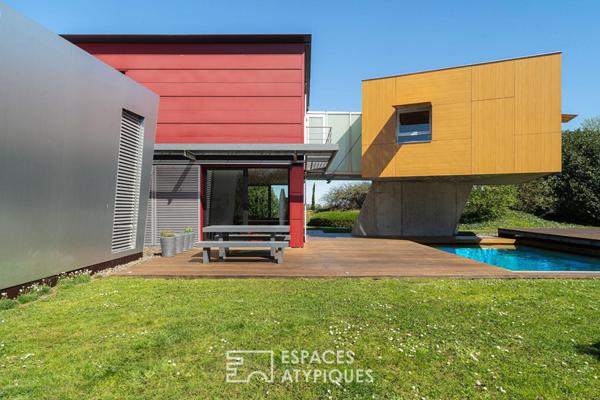 Maison d’architecte aux lignes recherchées et sa piscine