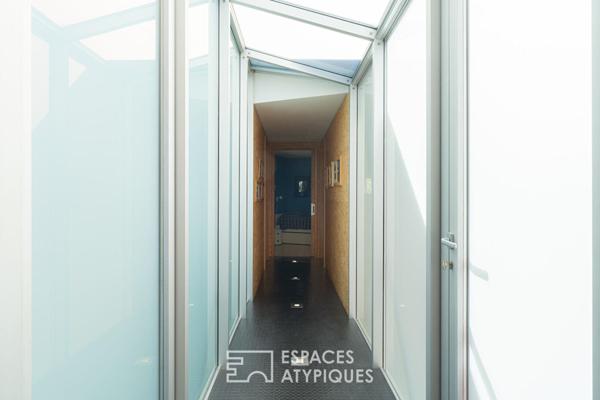 Maison d’architecte aux lignes recherchées et sa piscine