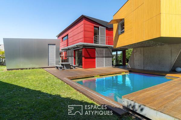 Maison d’architecte aux lignes recherchées et sa piscine