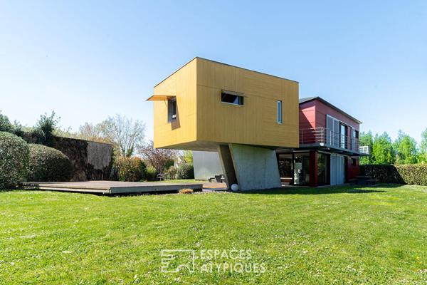 Maison d’architecte aux lignes recherchées et sa piscine