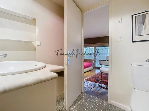 125 m² Locaux commerciaux LYON 6EME / A DIVISER idéal Investissement Location Courte Durée