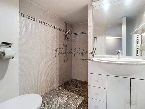 125 m² Locaux commerciaux LYON 6EME / A DIVISER idéal Investissement Location Courte Durée