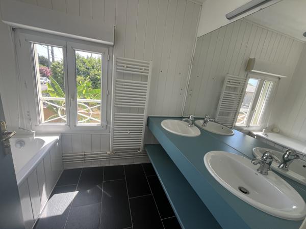 Maison
         5 pièces
        - 128 m² Exclusivité 192 000 € *