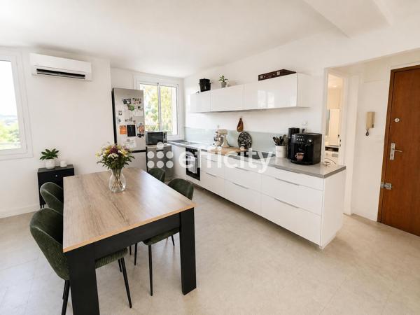 Appartement
         3 pièces
        - 68 m² Exclusivité 350 000 € *
