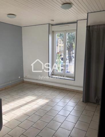 A SOISSONS, QUARTIER GARE ET HOPITAL, IDEAL INVESTISSEUR, IMMEUBLE DE RAPPORT DE 12 STUDIOS LOUÉS.